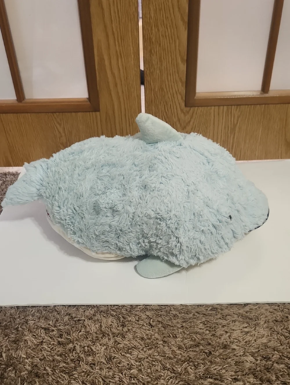 Pillow Pet 2010 Blue Dolphin Squeaks. Full Size Pillow Pet